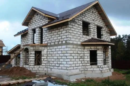 Самый дешевый способ построить дом своими руками. Из каких материалов и по какой технологии построить бюджетный загородный дом