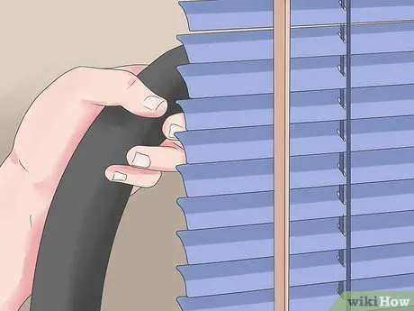 Изображение с названием Clean a Venetian Blind Step 13