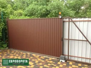 Откатные ворота из профнастила в Харькове
