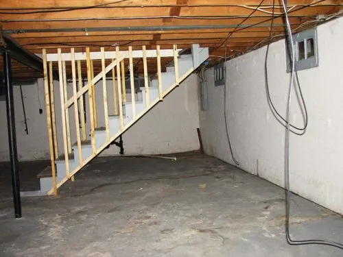бетонная лестница в подвал