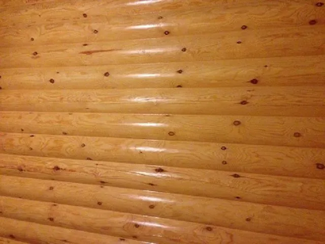 Лаки — одно из лучших средств для защиты и одновременно – декоративного покрытия натуральной древесины
