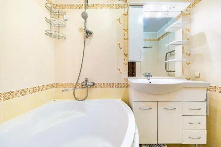 Желтая ванная комната 2 кв.м. - Дизайн интерьера