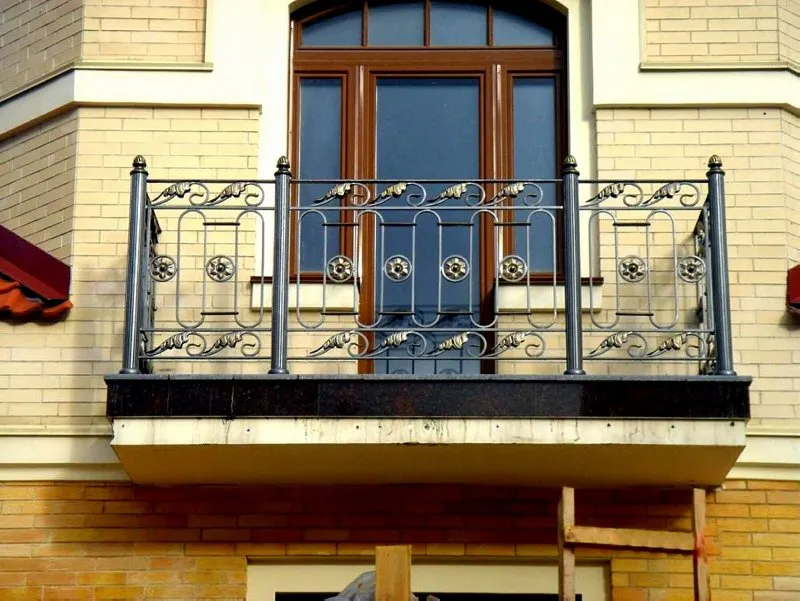Решетка ограждения балкона