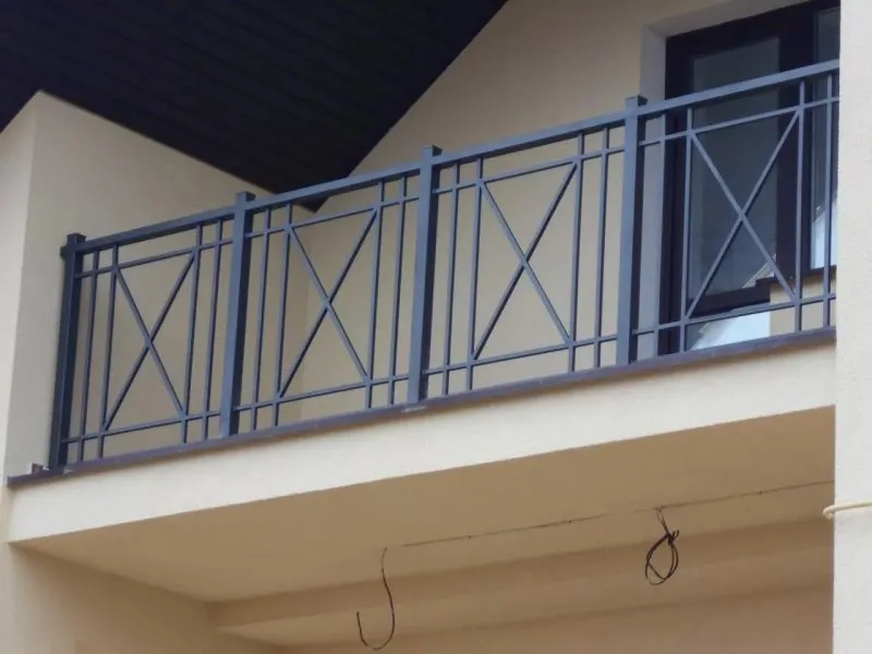 Красивые ограждения балконов из металла