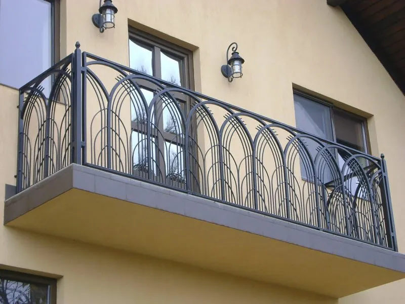 Кованые ограждения балконов