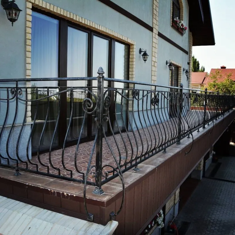 Балконные ограждения из металла
