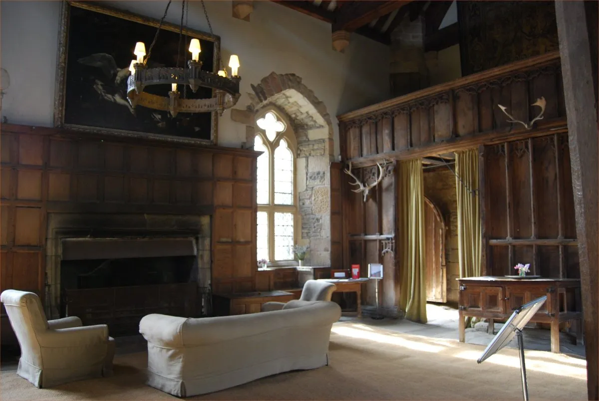 Комната в стиле средневекового замка
