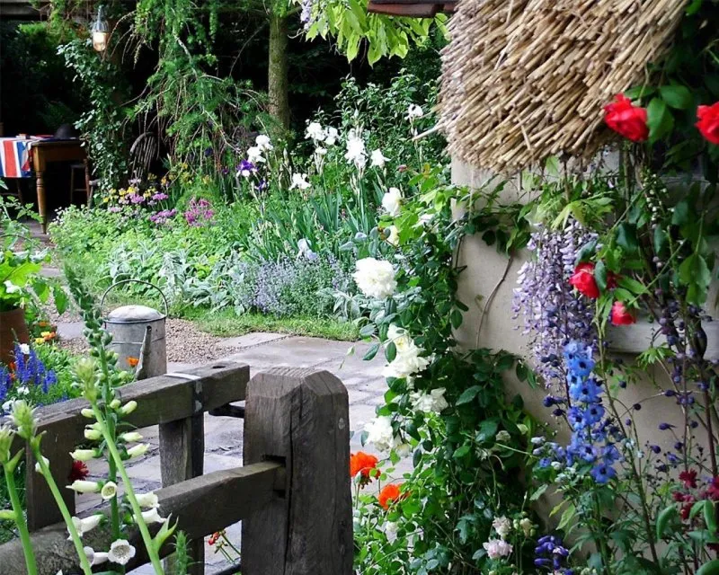 Chelsea Flower show сад в стиле Кантри