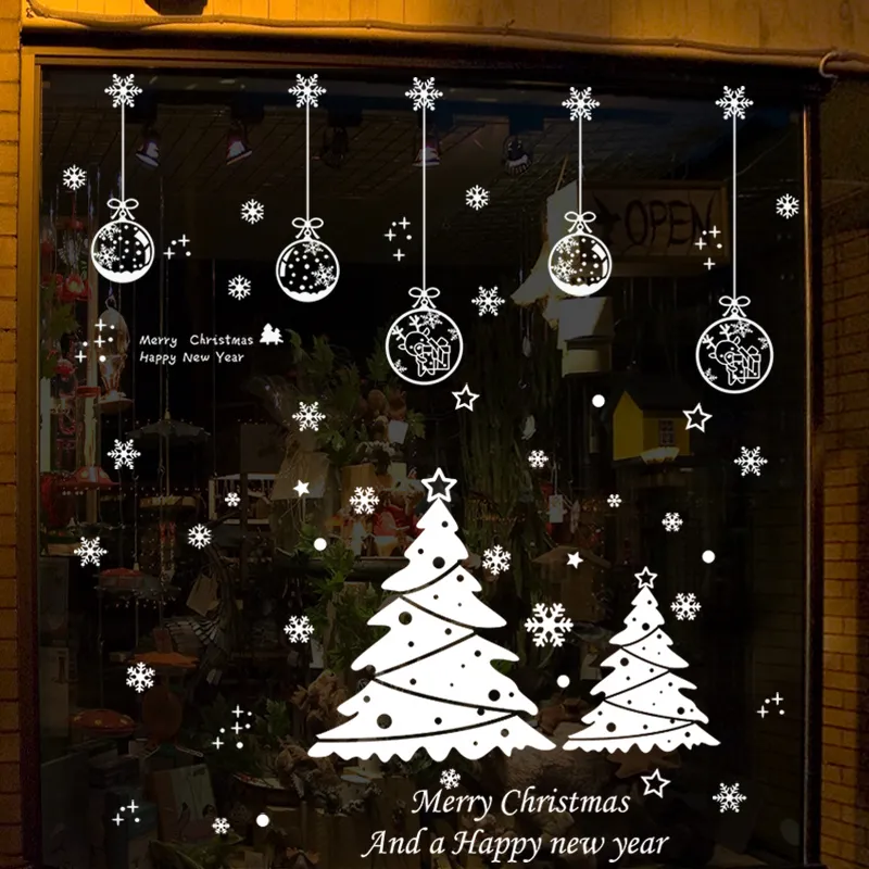Идеи оформления окна с помощью трафаретов на новый год, пример 5
