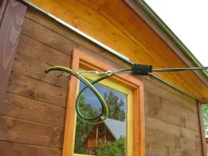 Монтаж наружной электропроводки в деревянном доме: от А до Я