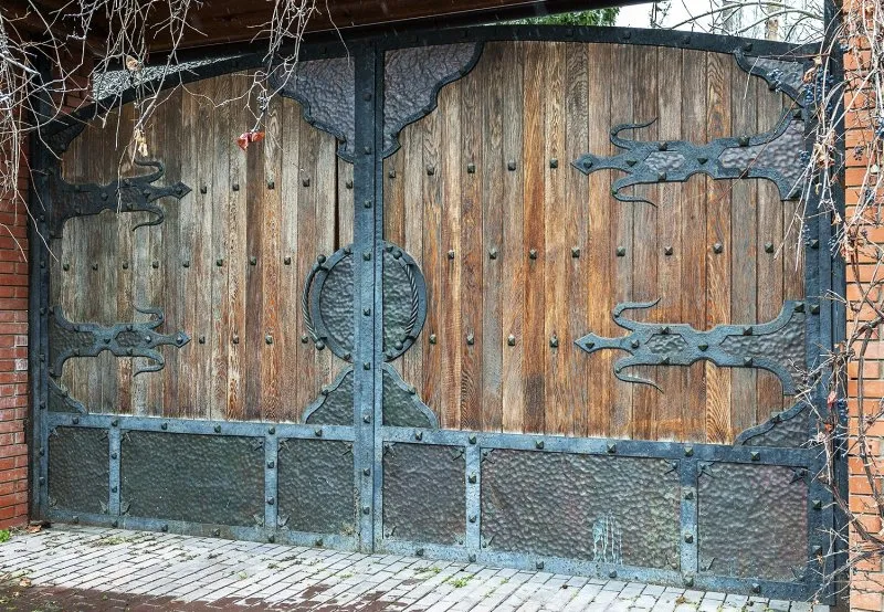 Кованые ворота с павлинами