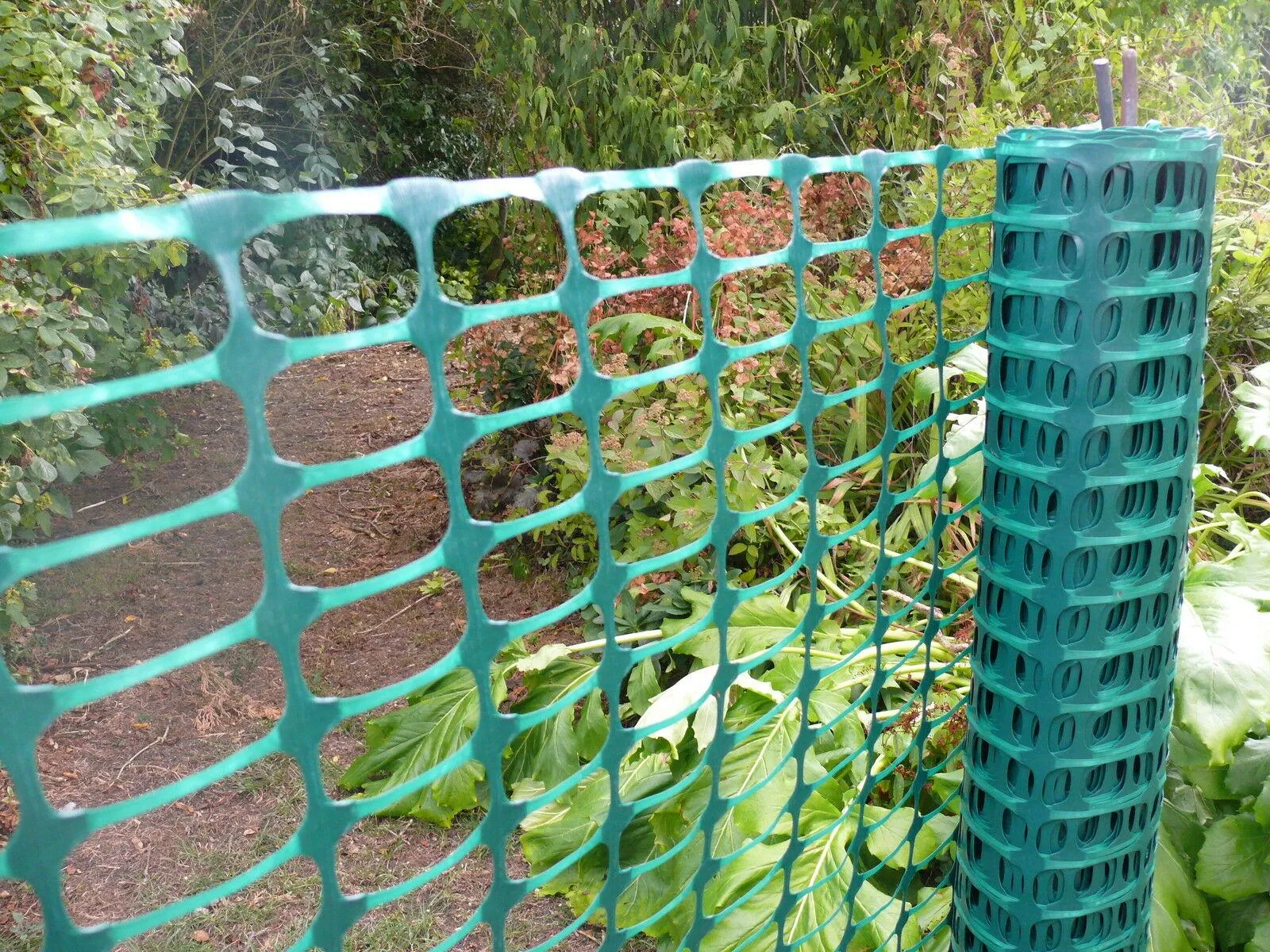 Где применяется забор из пластиковой сетки