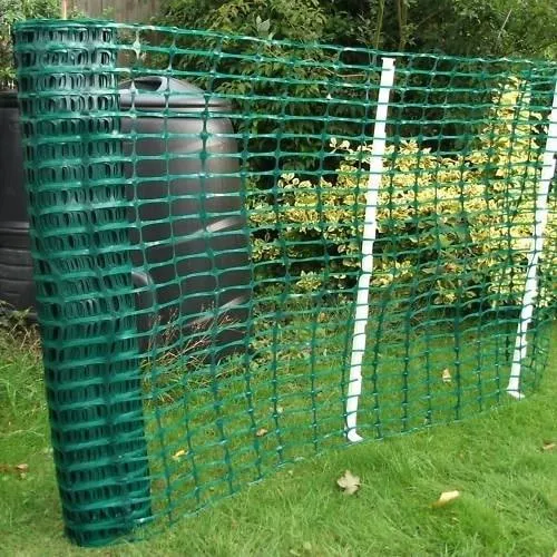 Забор из пластиковой сетки — особенности монтажа, назначение, полезные советы