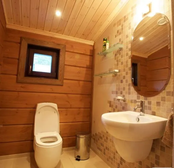 сантехника в ванной комнате в деревянном доме