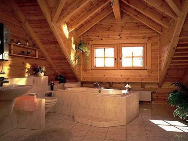 плитка на полу ванной в деревянном доме
