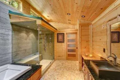 сауна в ванной комнате в деревянном доме