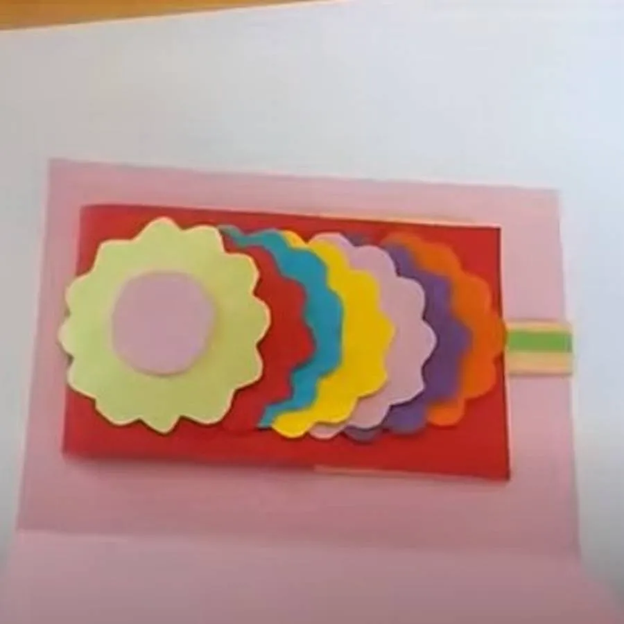 подвижная открытка с бумажными цветами