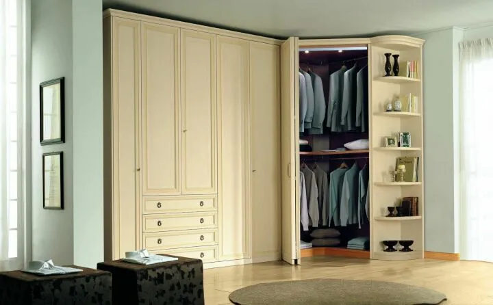 Двери-«гармошка» в гардеробной