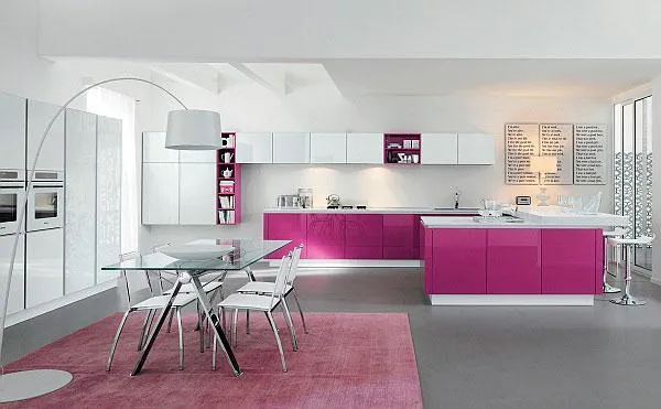 кухня в фиолетовом цвете