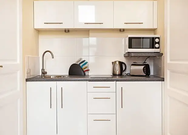 8 вариантов, куда поставить микроволновку на маленькой кухне до 6 кв.м