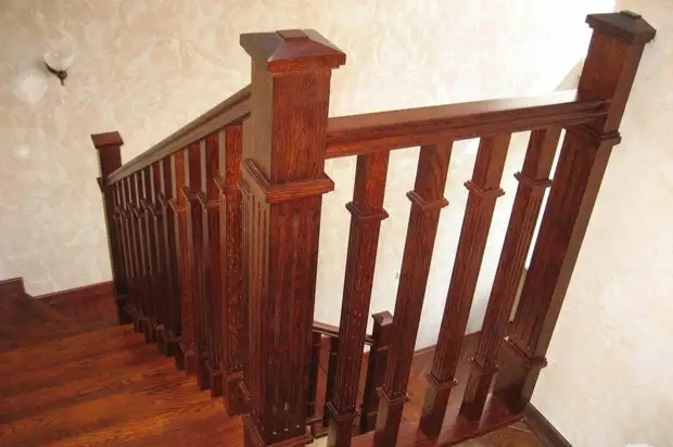 Варианты лестниц на второй этаж в частном доме, если мало места