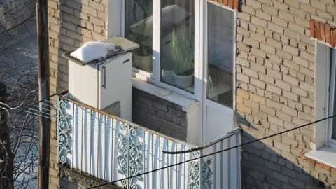Морозильник зимой на балконе