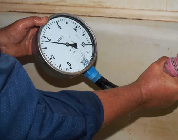Проверка давления воды в водопроводе