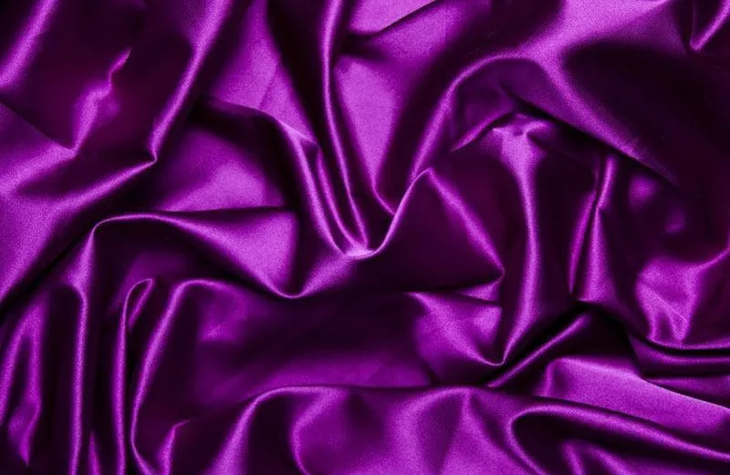 Тёмные оттенки фиолетового восхитительны и в красках, и в материале