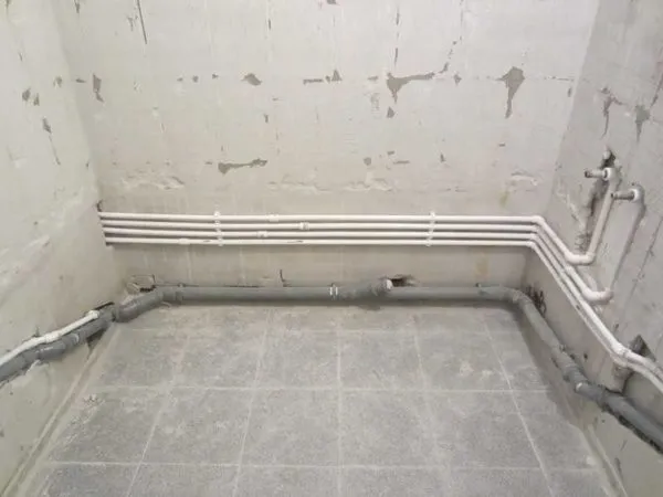 Замена водопровода и канализации - обязательный пункт в пошаговом плане ремонта ванной комнаты