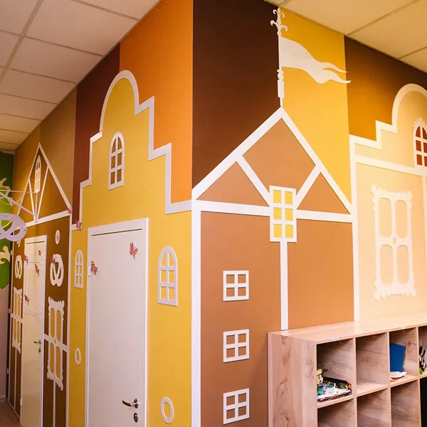 Покраска стен и потолка детского центра ...