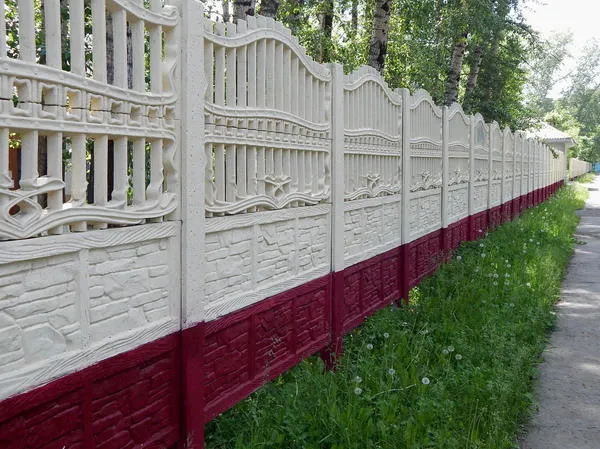 Забор из бетонных плит