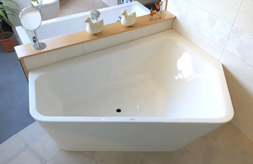 На отечественном рынке акриловых ванн можно встретить интересные модели как стандартной, так и асимметричной или угловой формы