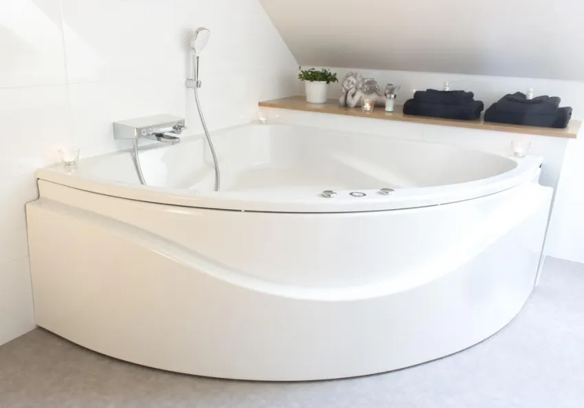 Угловые ванны позволяют экономить пространство ванной комнаты