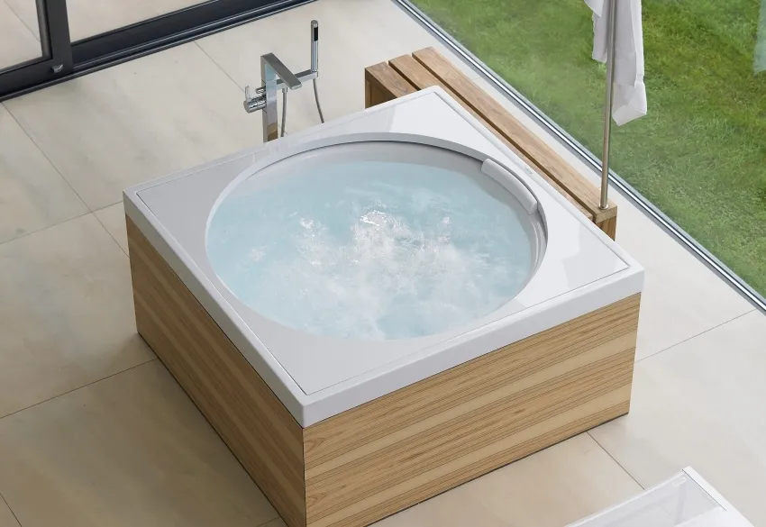Акриловые ванны нестандартного размера обычно имеют большую стоимость, в отличие от обычных моделей