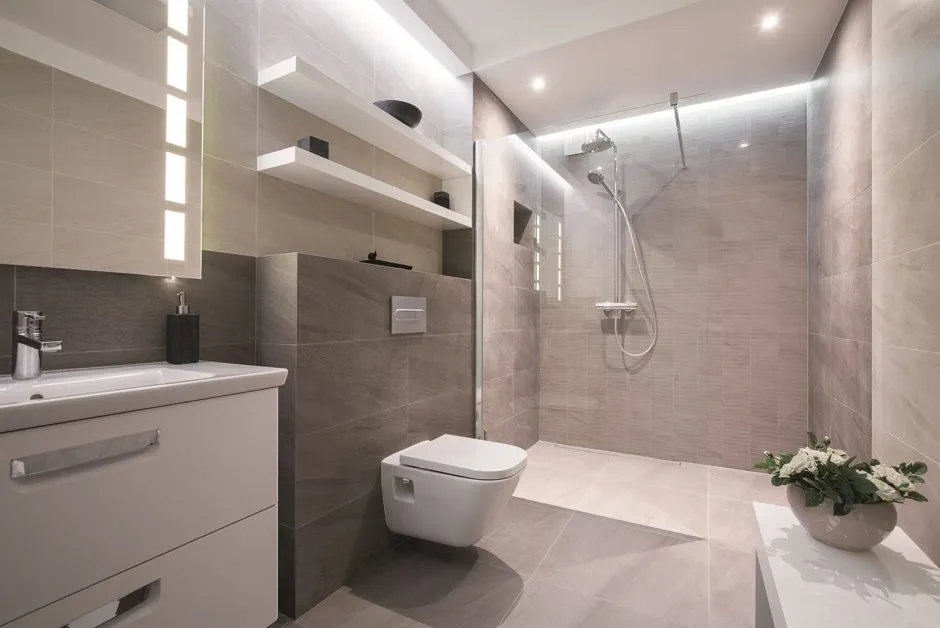 Ванная комната в светлых тонах в современном стиле