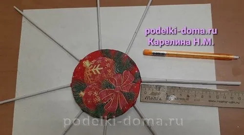 Новогодние поделки из бумажной лозы