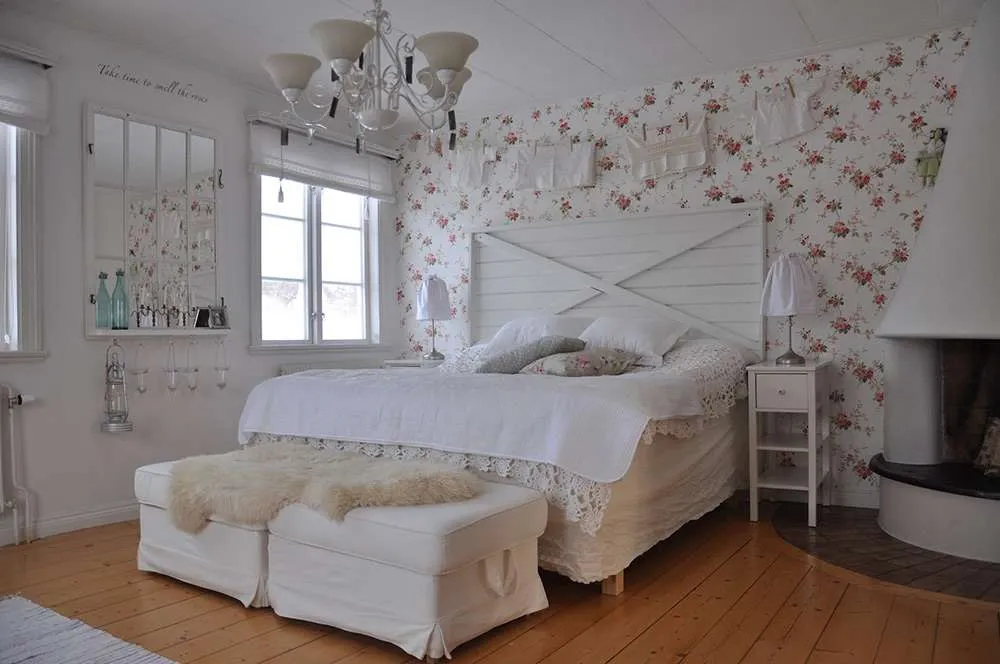 Красивая спальня в стиле кантри 