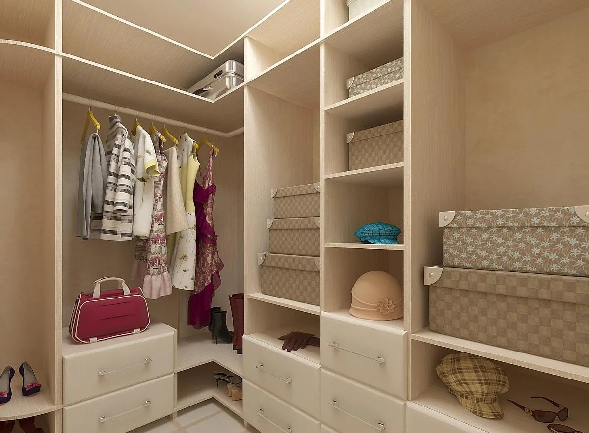 Оптимальным решением для гардеробной площадью в 3 кв. м является расположение мебели по периметру 